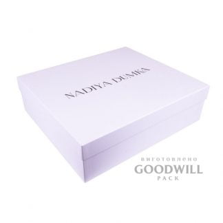 Брендована коробка біла з палітурного картону для одягу фото