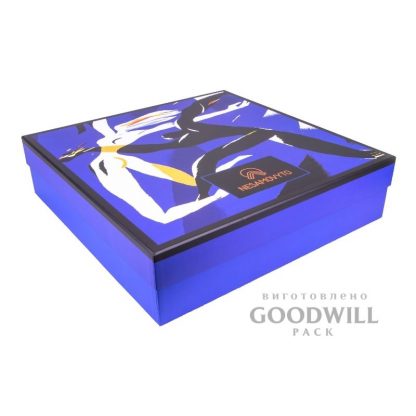 Коробка фирменная из переплетного картона с полноцветной печатью логотипа фото