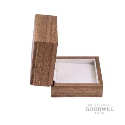 Деревянная коробка с ложементом для украшений фото