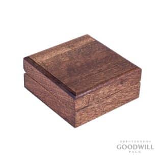 Коробка дерев’яна для монет та медалей фотографія