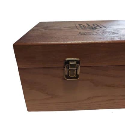 Дерев'яна коробка з фурнітурою фото