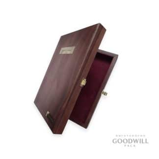 Коробка дерев'яна подарункова для книги виготовлена на замовлення фотографія