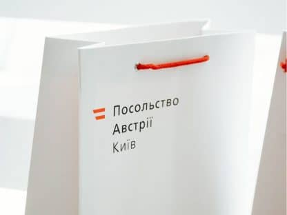 Друк логотипа на пакеті фотографія