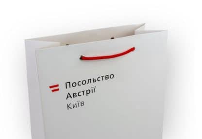 Друк логотипу на пакеті фотографія