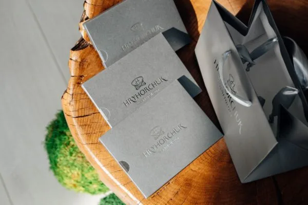 Упаковка брендова оригінальна фотографія