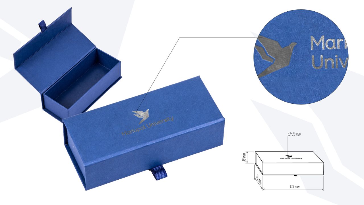 Коробка для цукерок з тисненням логотипу фотографія