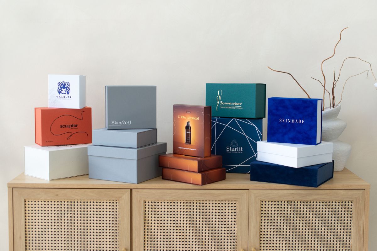 Виготовлені на замовлення брендовані коробки фотографія